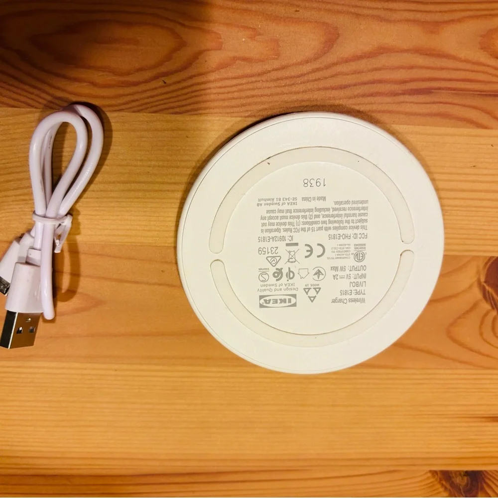 NWT White Wireless Charging Pad with USB Cable also includes USB -C cable